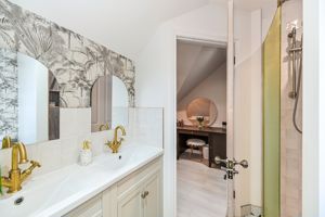 En-Suite - click for photo gallery
